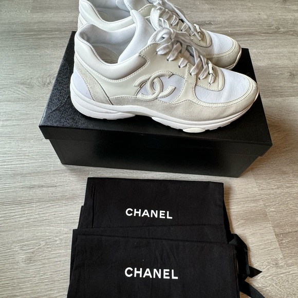CHANEL RUNNERS - WHITE CLASSICS - Picture 10 of 15